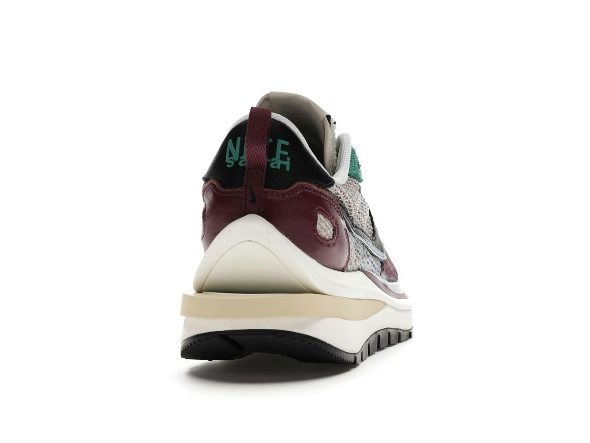 Nike Vaporwaffle sacai Villain Red Neptune Green DD3035-200 - savito