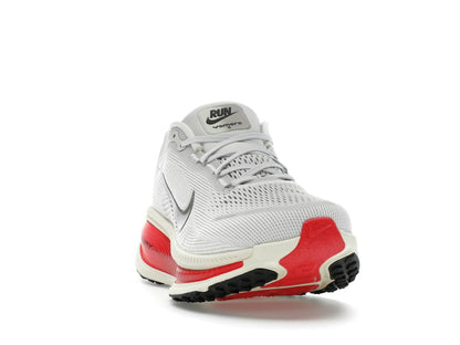 Nike Vomero 18 Platinum Tint Siren Red Light Smoke Grey Metallic Pewter HM6803-001 - savito